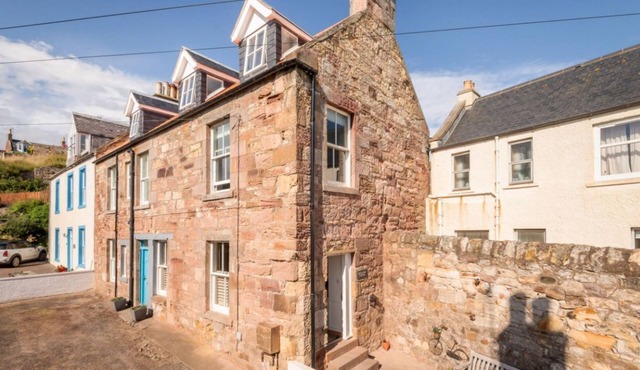 Beautifully renovated 4 bedroomed house close to the shore in Pittenweem.