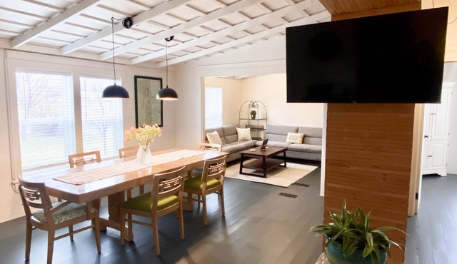 Beautifully renovated Cottage at the entrance of Red Mountain near 14 wineries.