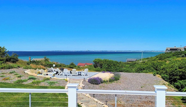 Beautifully Renovated 4BD-A/C, Water Views, Patio & Deck, Walk to Cold Storage Beach