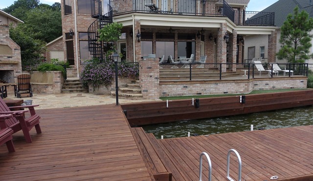 Beautifully renovated retreat on the lake shore