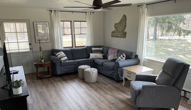 Beautifully Renovated Farmhouse - 1 mile from ND!