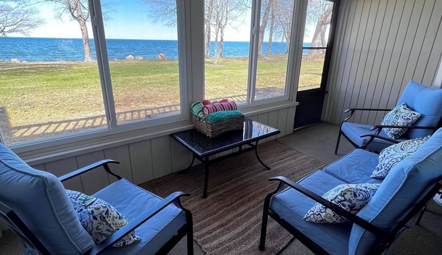 Beautifully Renovated 2 Bedroom Beach Villa on Mille Lacs Lake