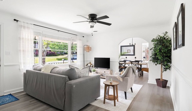 Beautifully renovated 3BR house near Charleston, Park Circle, Beaches, Shipyard