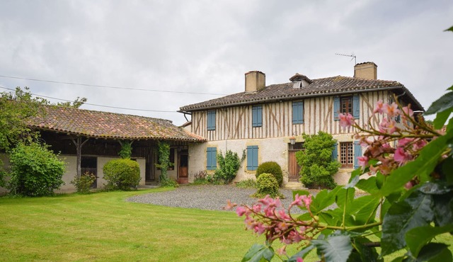 Beautifully renovated and authentic Gascogne villa with private pool.