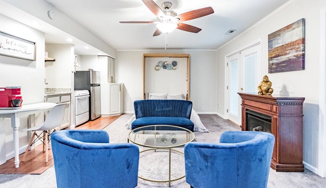 Beautifully renovated CHARMER near N Hills w. pool
