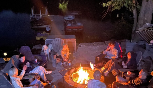 Beautifully Renovated Muskoka Cottage with Hot Tub on Pristine Skeleton Lake