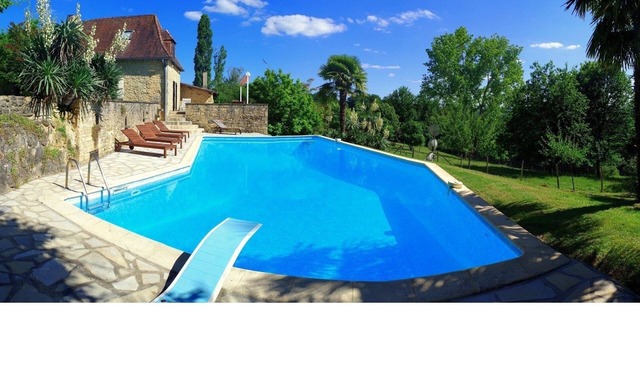 Beautifully renovated country house in fantastic location and a vast private pool!