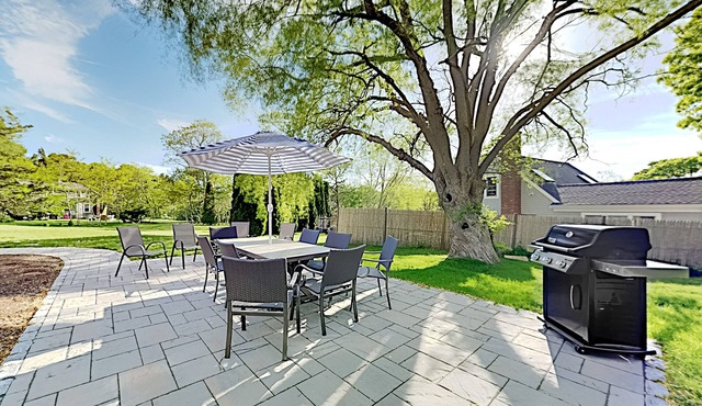 Beautifully Renovated Farmhouse w/ Dual Living Areas - Near Beach & Dining