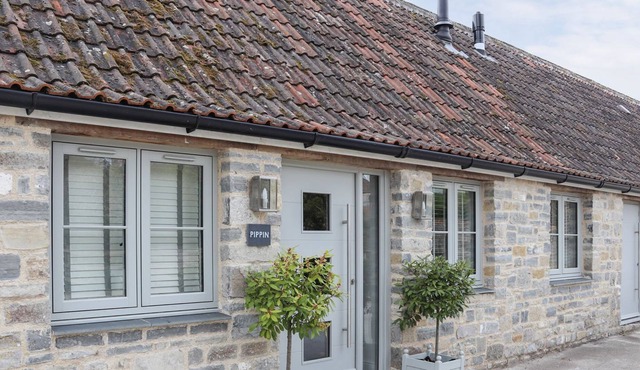 Beautifully renovated to a high standard in 2019, an attractively furnished holiday cottage situated