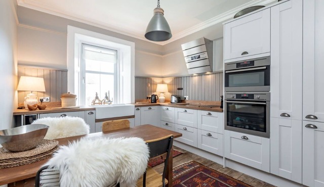 Beautifully renovated 2 bedroomed apartment