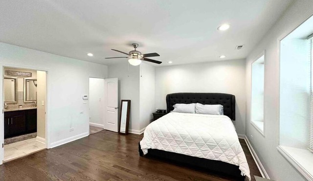 Beautifully Renovated House 10 mins from Downtown