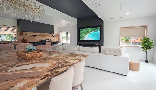 Beautifully Renovated Ocala Home Near WEC Bright, Open & Inviting