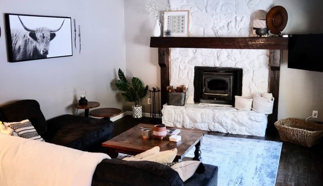 Beautifully Renovated Shadow Mountain Home