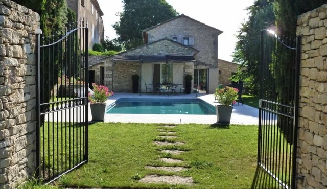 Beautifully Renovated Sheepfold, Steps away from a typical "Perched" Village