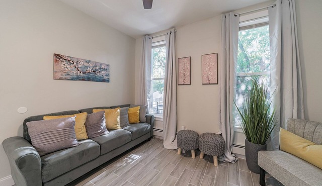 Beautifully renovated comfy one bedroom apartment, - minutes from Manhattan