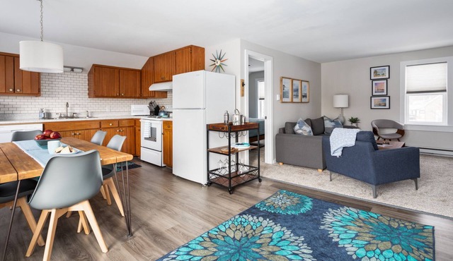Beautifully Renovated 2 bedroom, 1 bath charmer