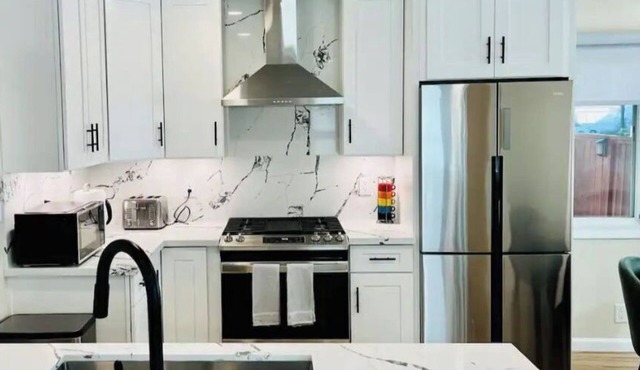 Beautifully Renovated 2-Bedroom Home Near LAX