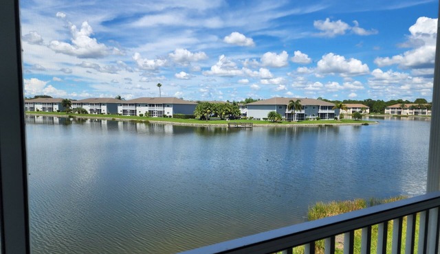 Beautifully renovated lakefront condo! Executive Rental, Monthly Rental