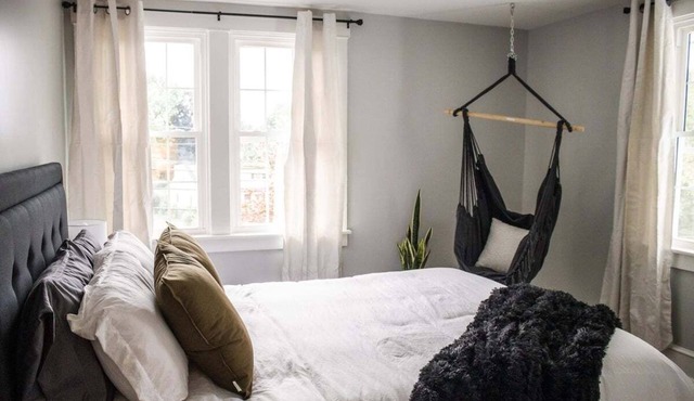 ❤Beautifully Renovated Lancaster Apt❤