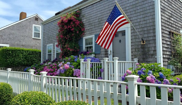 Beautifully Renovated Main Street Cottage- Great Location