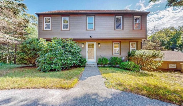 Beautifully renovated home near area's beaches with cathedral ceilings & grill