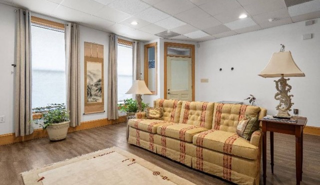 Beautifully Renovated Downtown Flat: Japanese Decor #2