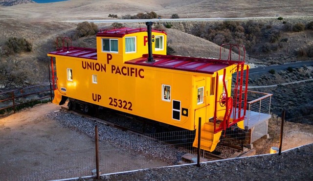Beautifully Renovated Yellow Union Pacific Caboose, Tehachapi Overlooking Cable