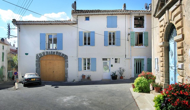 Beautifully renovated village house sleeps 8, 2 bathrooms, 3 toilets