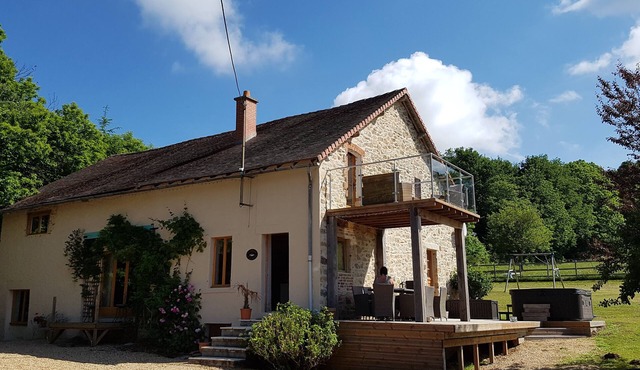 Beautifully Restored Farmhouse With Stunning Pool and HotTub. A great games room