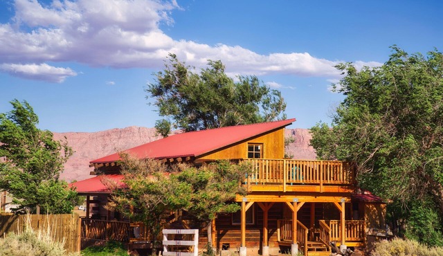 Beautifully restored cottage surrounded by Vermilion Cliffs