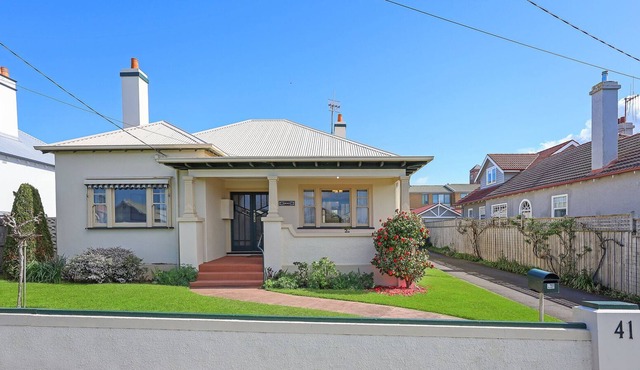 Beautifully restored house in CBD, close to beach