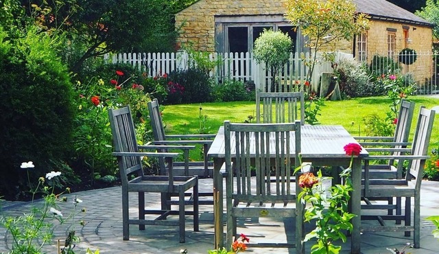 Beautifully restored barn in lovely Northamptonshire Village
