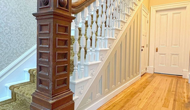 Beautifully restored 4-bdr w/4 ensuites. G&J on Queen's located downtown!