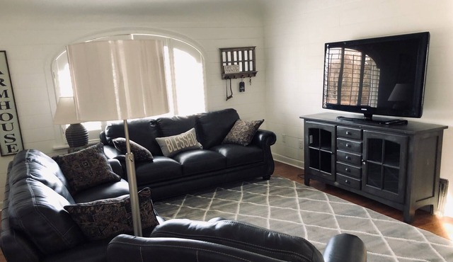 Beautifully Restored Farmhouse- Drive a little, save a lot
