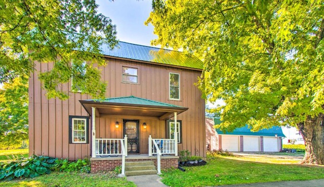 Beautifully Restored Farmhouse in Marshall!