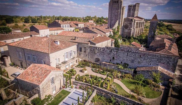 Beautifully restored modern country house steps from Unesco classified La Romieu