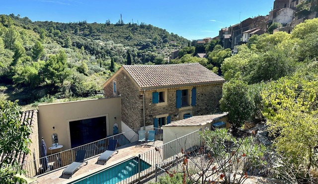 Beautifully restored wine grower’s house with pool in stunning riverside village