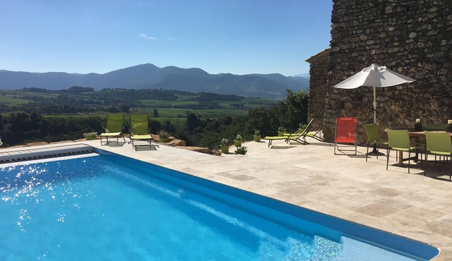 Beautifully Restored Stone Barn w/Own Pool/Great Views To Vineyards/Mont Ventoux