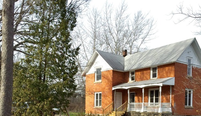 Beautifully Restored Brick Home, Sleeps 8, Two Miles From Lake Charlevoix.