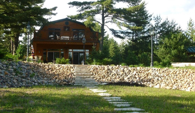 Beautifully secluded getaway perfect for all seasons!