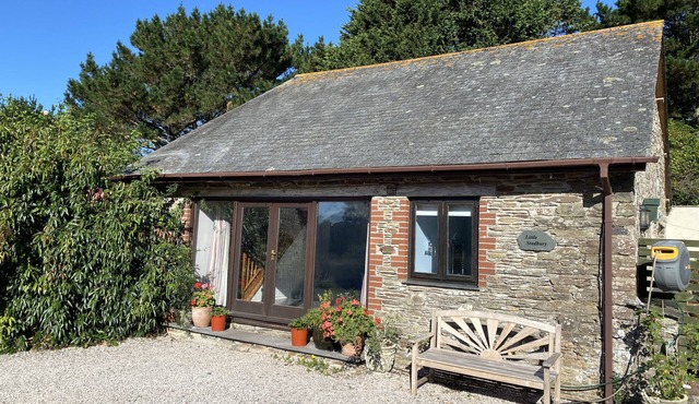 Beautifully situated comfortable cottage and pottery, a perfect holiday base