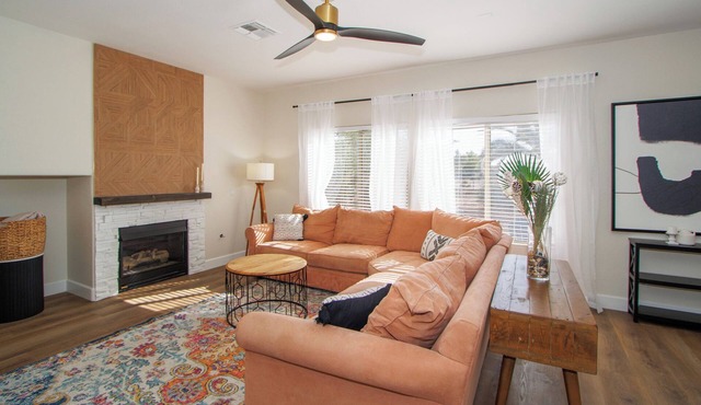 BEAUTIFULLY Updated San Tan House of Serenity✨- Free WiFi, Game Room, Sleeps 10