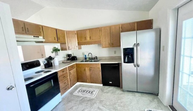 Beautifully Updated 3bd/2ba, 2 Car Garage!