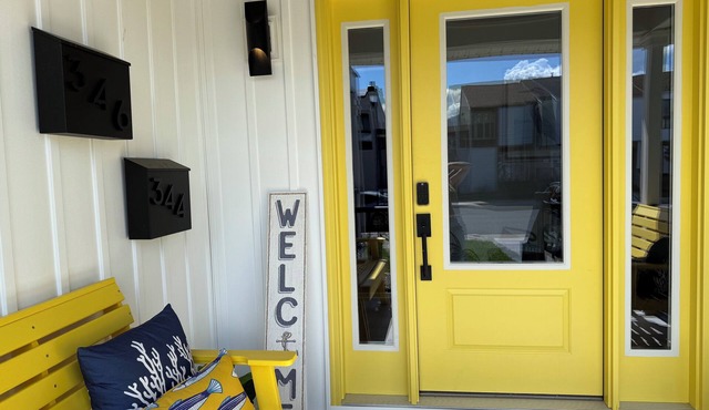 Beautifully Updated, 3BR 2BA Elegant Coastal Getaway, Walk to the beach! 🐚