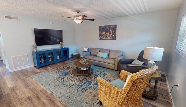Beautifully Updated 2 Bed/1 Bath on Intercoastal