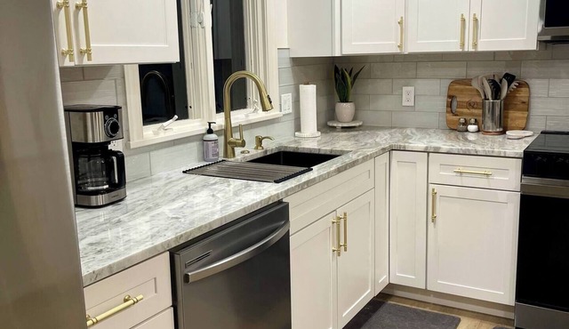 Beautifully updated 3BR near Airport/RIT/UofR/mcc