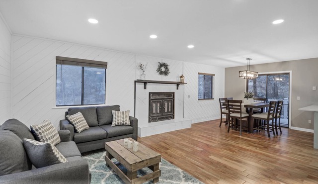 Beautifully Updated 4 Bed, 3 Bath Mountain Getaway