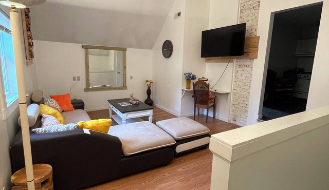 Beautifully updated and spacious 1 Bedroom Apt.