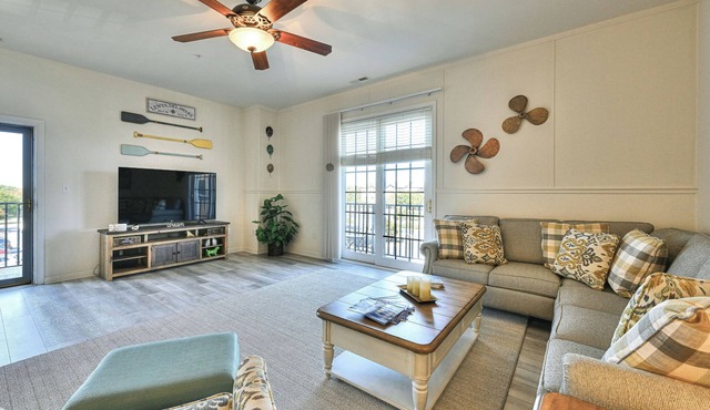 Beautifully Updated Condo East of Route 1 in Villages of Five Points