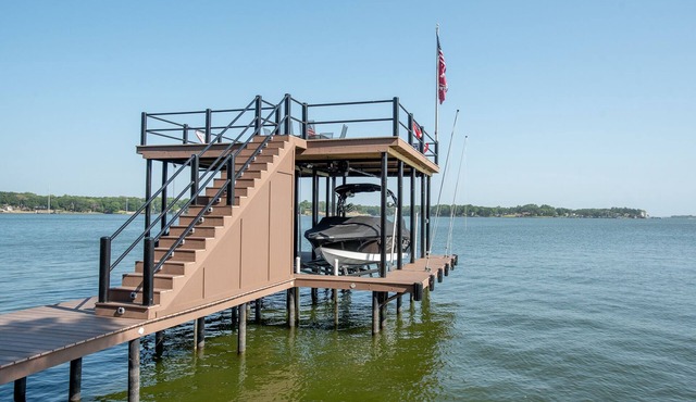 Beautifully Updated Family Getaway on Cedar Creek Lake